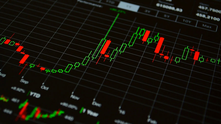 the-growth-of-the-virtual-currency-bitcoin-bitcoin-growth-chart-candle-chart-on-the-online-forex-monitor_syyjyb1z__F0000_副本.jpg